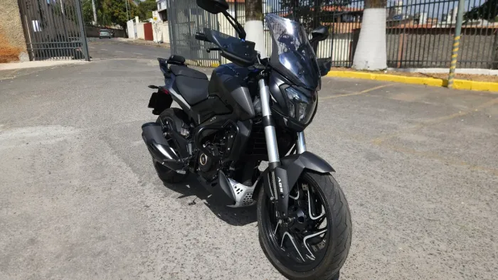 Bajaj Dominar 400 praticamente zero