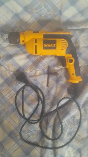 Furadeira de impacto dewalt