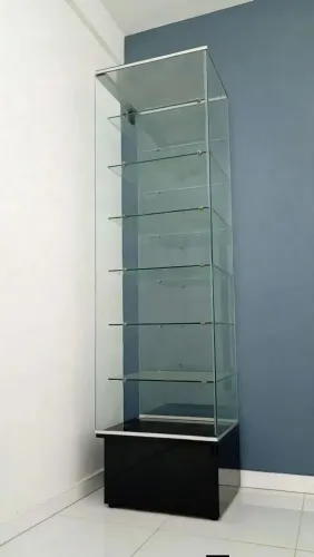 Vitrine 2,22 metros com porta e chave