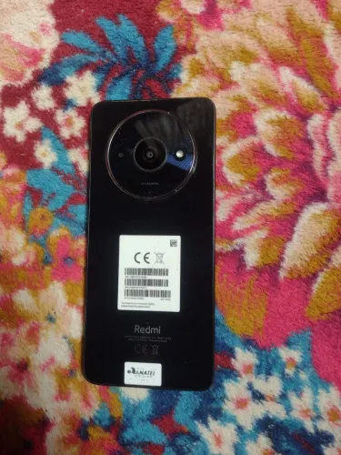 Vendo esse celular xaumi 2 mês de uso valor 700