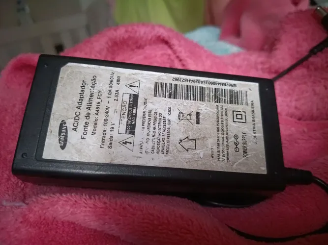Fonte externa original Samsung 19v funcionando perfeitamente