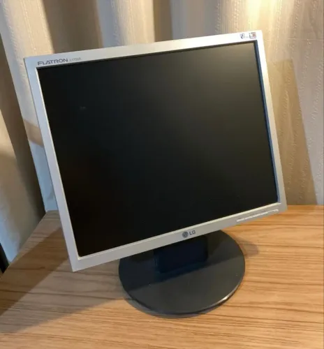 Monitor Lg Flatron L1753ts 17 Polegadas Dvi Vga 110v/220v Prateado usado