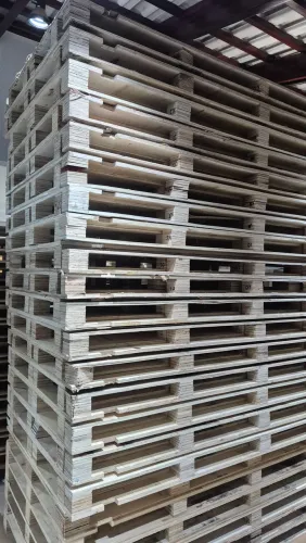 Paletes de compensado super resistentes e duráveis, medida 2.30mt de comp p/ 1.10mt d larg