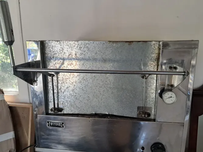 Forno eletrico fritomac 45x45 com suporte em inox. Base refratária. 100% funcionando 