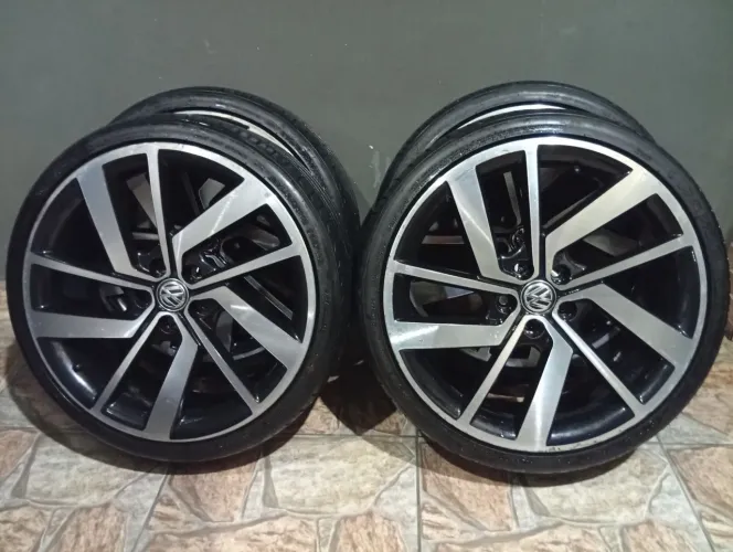 Aro 18 5x100 tala de 7 com pneus novos 205/35/18