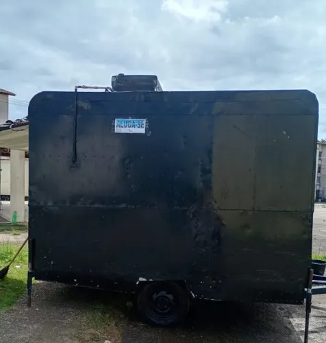 Vendo Trelher+Retrô de Carro, Medindo 03 Metros X e 02, Contém 01Pia e Tanque 200 Ltros.