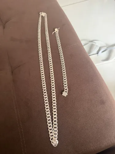 Vendo prata, 10 mm 80cm, e pulseira 10 mm. 1000 preço de estudante