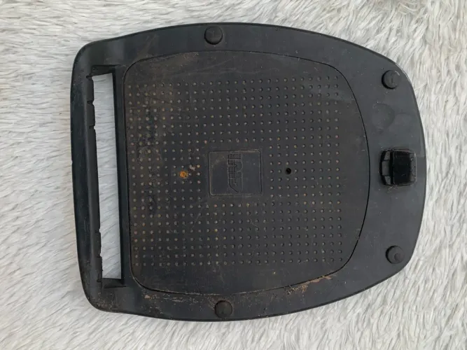 Suporte baú givi com parafusos