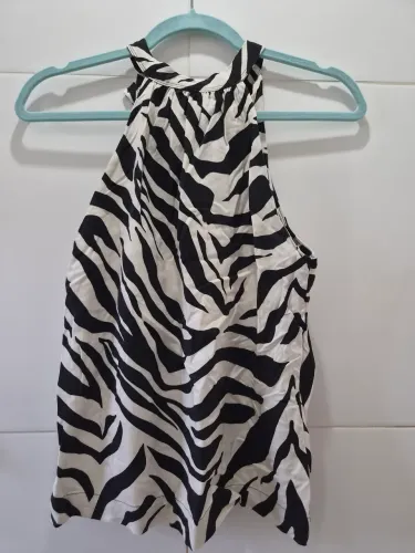 Blusa feminina colarinho sem manga