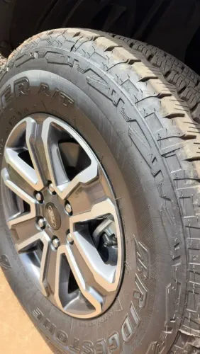 Roda e pneu zero 255 70 17 Ranger<br>Ranger <br><br>R$ 7.500,00