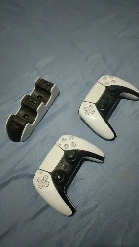 Vendo dois controles de ps5 super conservado, acompanha carregador, os três juntos 800