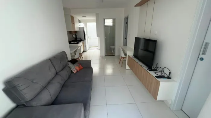 Alugo apartamento térreo com quintal e totalmente mobiliado de 2/4, sendo 01 suíte no Cond