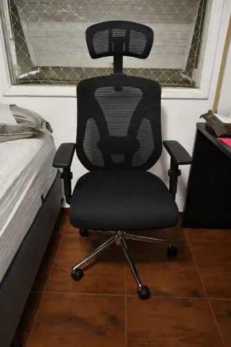 Cadeira de Escritório Comfy Profile Preta Tela Mesh Preta e Relax Avançado