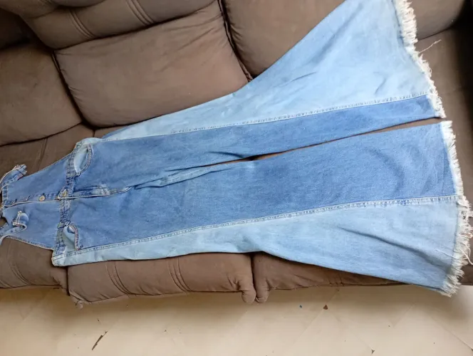 Jardineira jeans