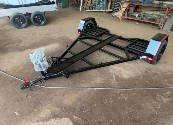 Temos essa disponível,reforçada transportadora carroou uma moto sai no valor de 4.500 