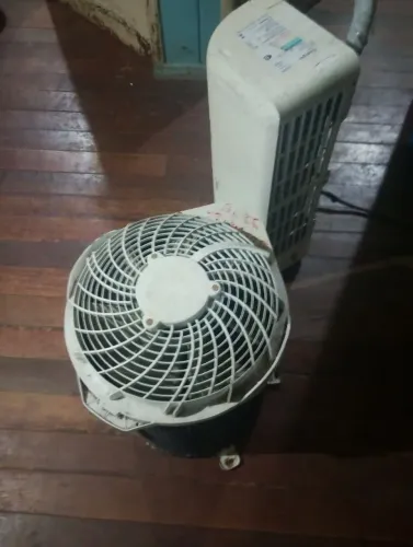 Vendo Ar Condicionado 9000 BTU (muito tempo parado, não sei se funciona)