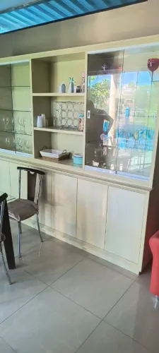 Armário Cristaleira sem marcas de uso