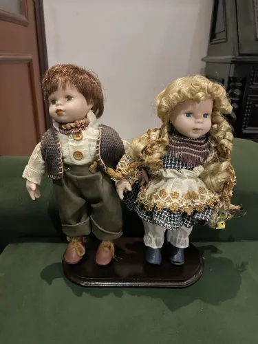 Casal de bonecos de porcelana