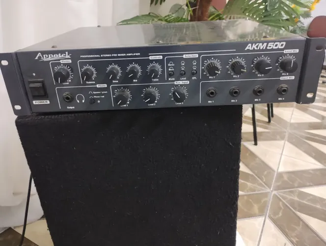 Vendo um amplificador