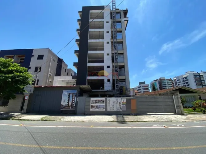 Cobertura 3 suítes América Joinville SC