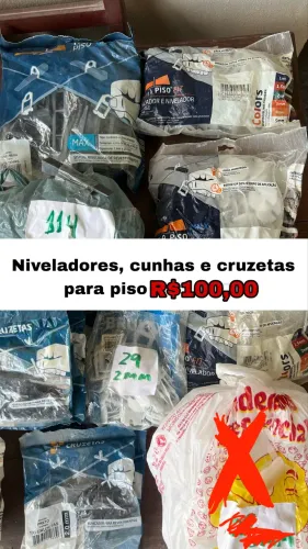 Nivelador, cunha e cruzeta para piso