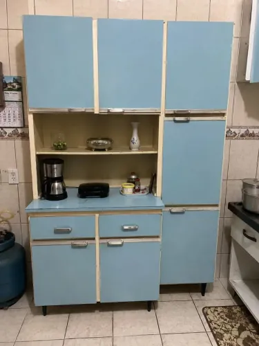 Armario retro antigo pesinho