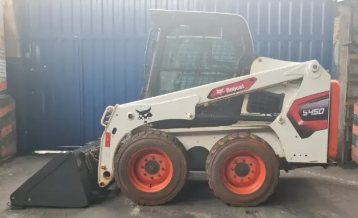Minicarregadeira Bobcat S450 Ano2023 Com 1724.6hs C Ar Cond.