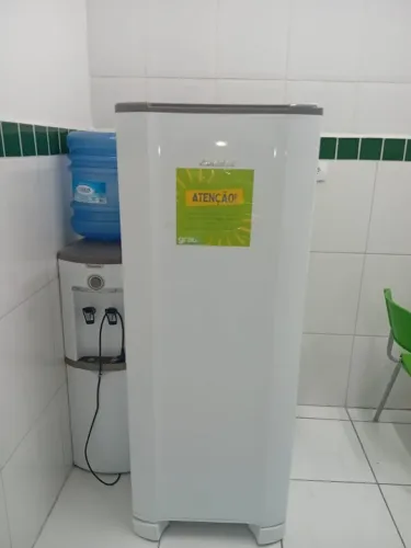 Geladeira Esmaltec Degelo Manual - 1 Porta Branco 245L ROC31