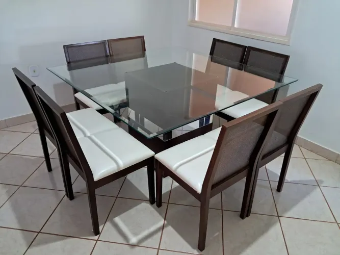 Mesa com cadeiras 8 lugares