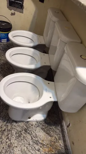 3 vasos sanitários Santa Clara