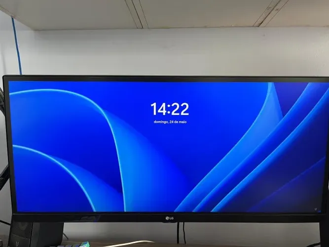 Monitor LG IPS UltraWide 25 Polegadas Em Otimo estado