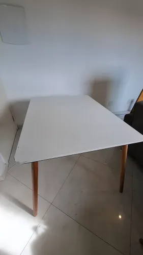 Vendo Mesa de Jantar 1,30m x 0,90cm c/ 4 cadeiras
