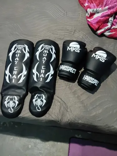 Vendo luva e caneleira de muay thai mks semi nova