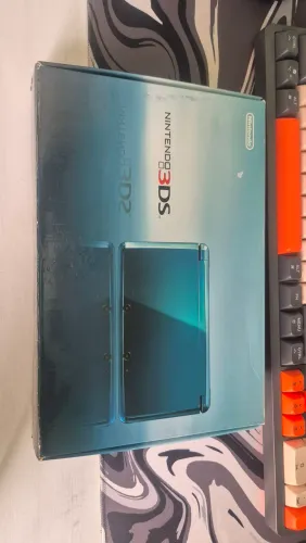 Nintendo 3ds Aqua Blue com base na Caixa