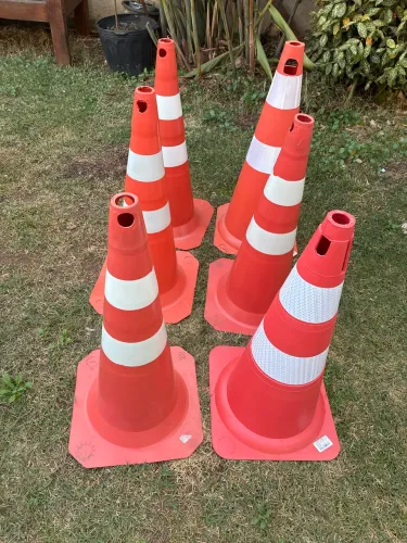 Cone laranja de segurança viária