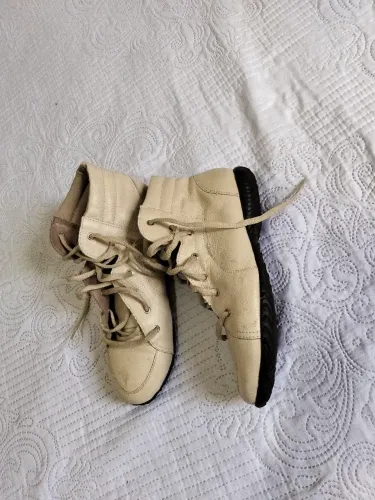 Bota e tênis