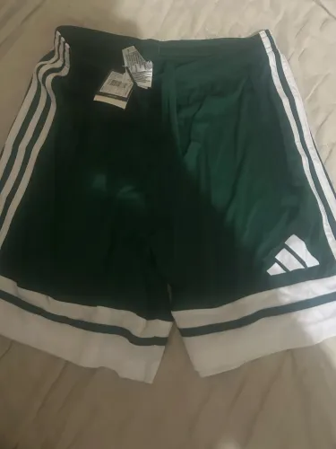 Short esportivo adidas, Novo. Nunca usado.