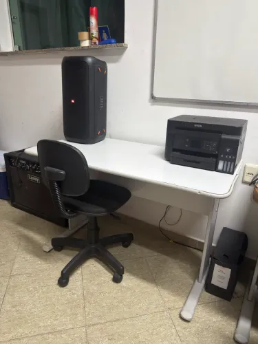 Mesa e cadeira de escritório