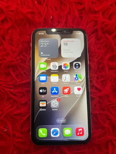 iPhone 11 de 128g impecável tudo funcionando perfeitamente com 100% de bateria