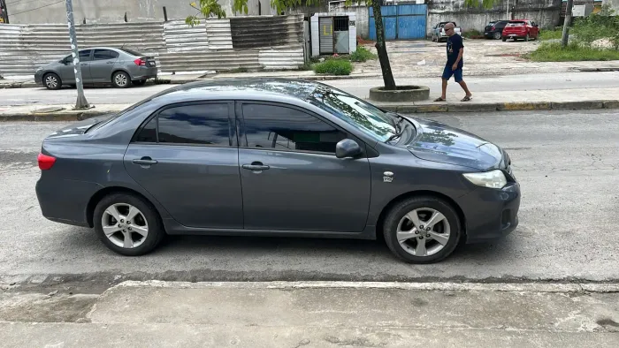 Toyota Corolla GLI 1.8 Flex 16V Aut. 2013