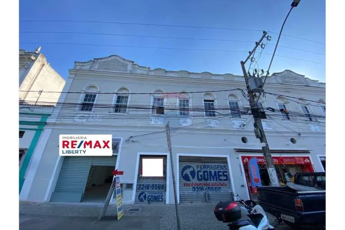 Loja para locação com 400m² de piso no Centro de Juiz de Fora , na Praça da Estação - Loca