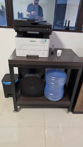 Mesa de suporte multiuso com rodinhas ferro madeira 