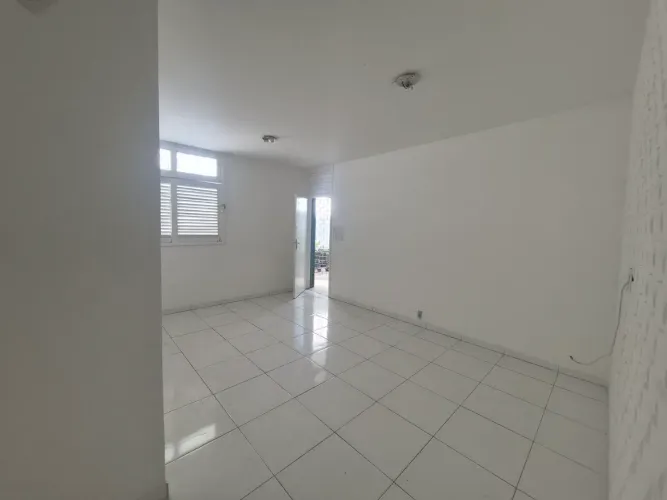 Apartamento térreo com 03 quartos no Poço