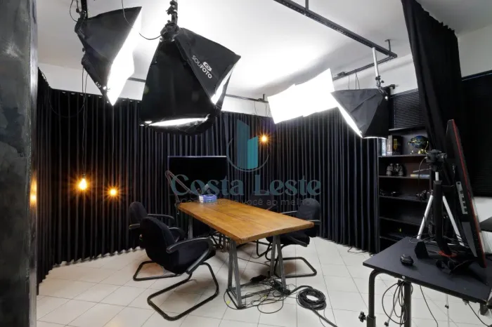 Sala comercial com studio fotográfico montado no Itacorubi