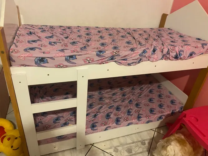 Cama beliche pequena para criança usada em ótimo estado