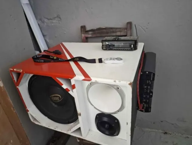 Vendo som automotivo