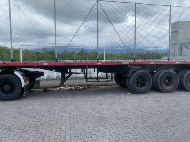 Vendo Carreta Randon Com porta container 