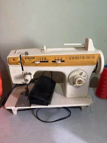 Vendo maquina de costura singer e maquina overloque