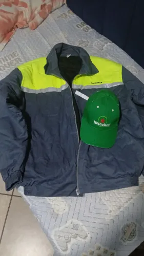 Casaco e boné heineken 