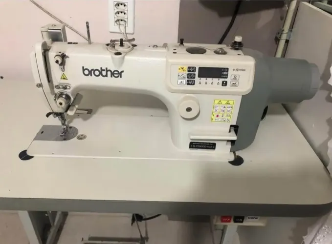 Máquina de costura industrial
